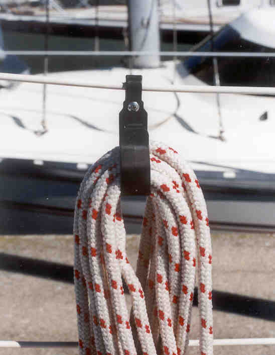 United Yachting 202SLW Snapper Slim Line Holders For Rail Mounting White 